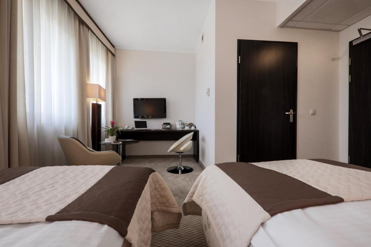 Hotel Borowiecki Лодзь Экстерьер фото