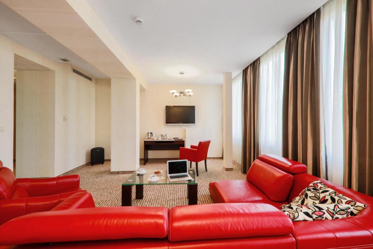 Hotel Borowiecki Лодзь Экстерьер фото