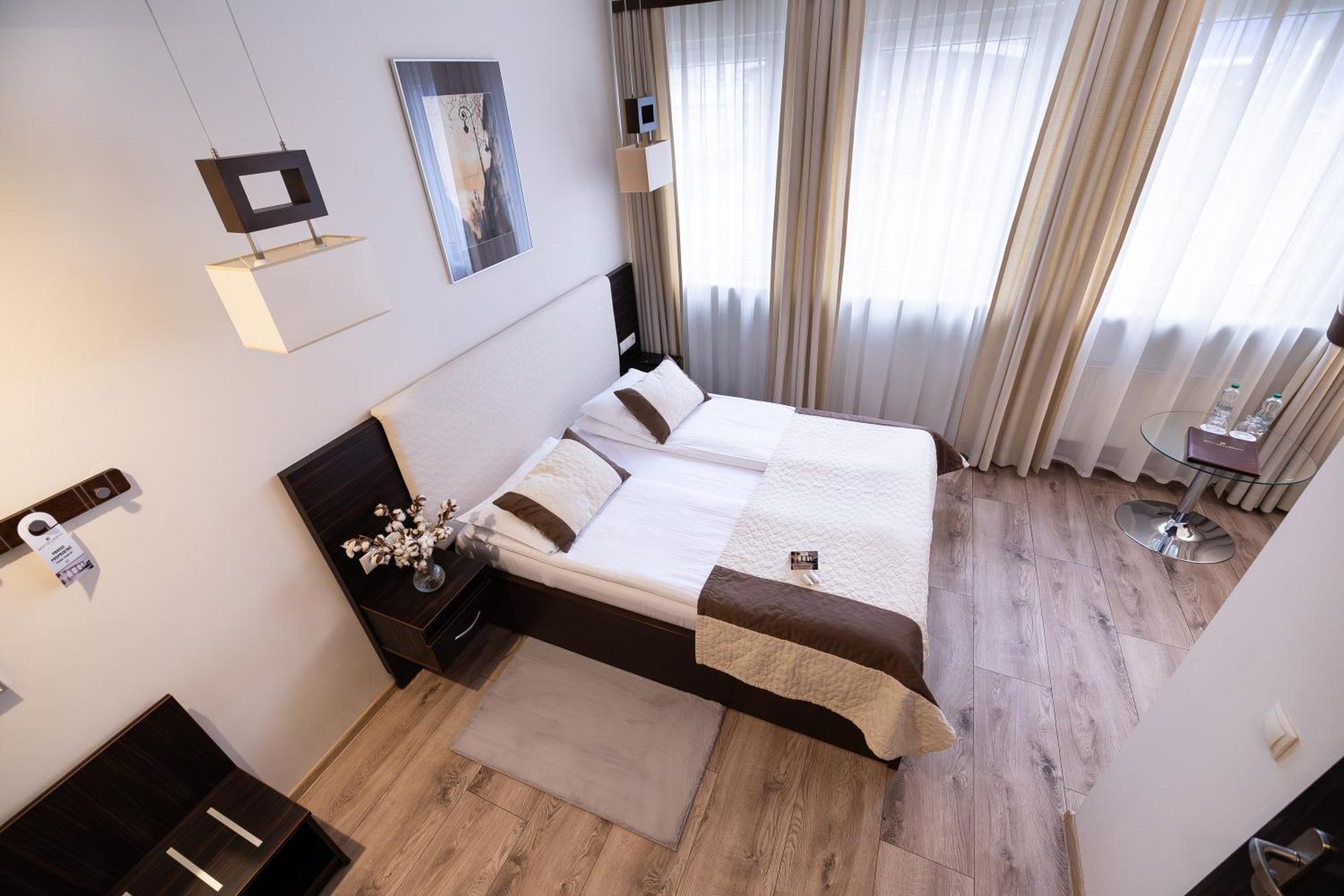Hotel Borowiecki Лодзь Экстерьер фото