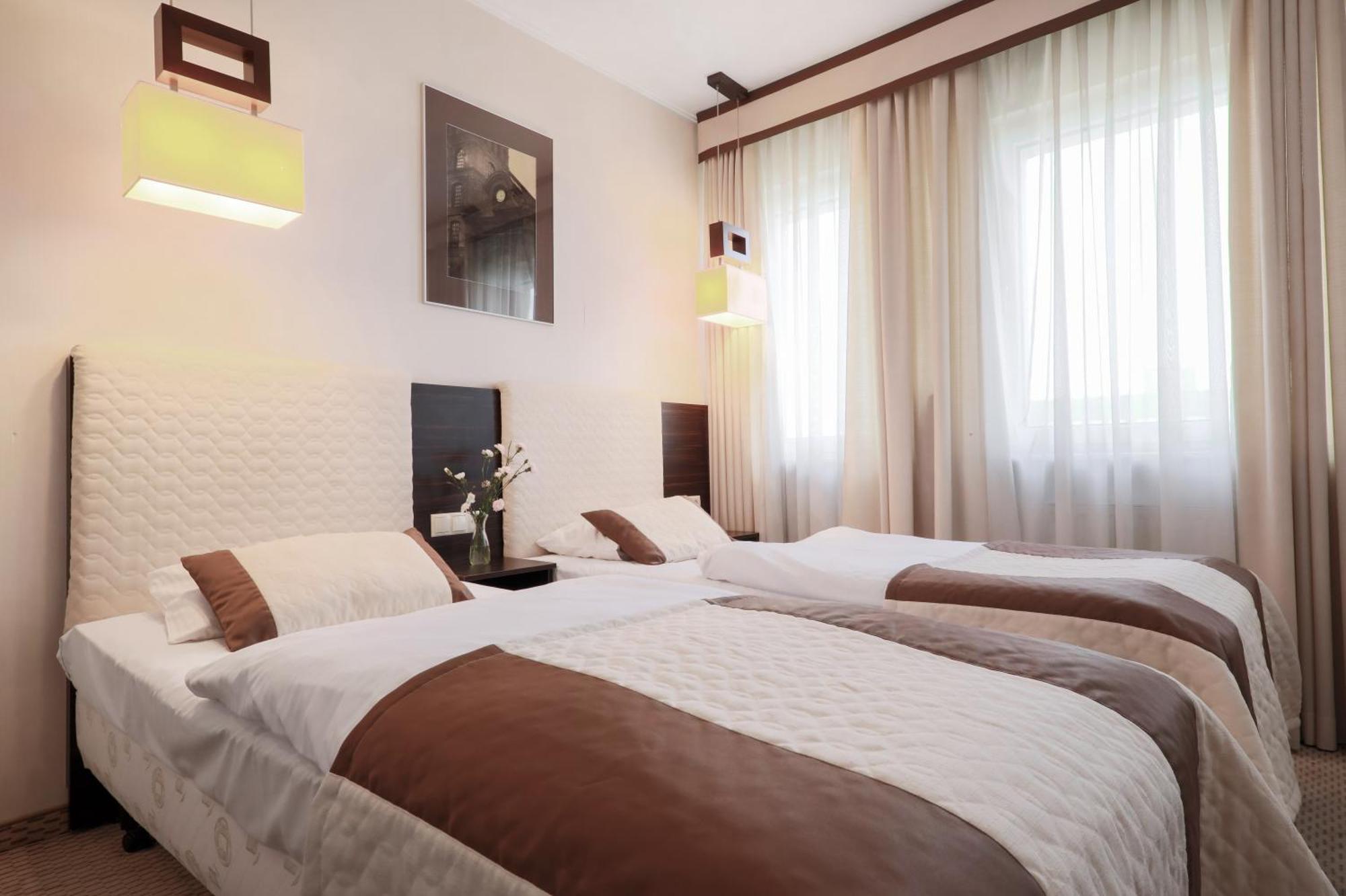Hotel Borowiecki Лодзь Экстерьер фото