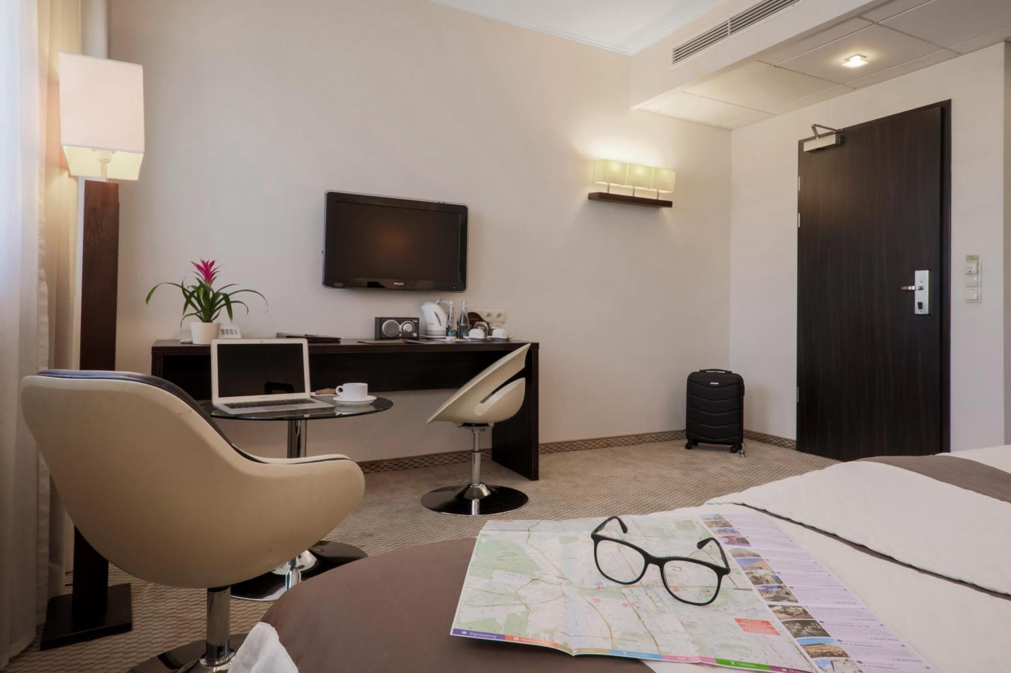 Hotel Borowiecki Лодзь Экстерьер фото
